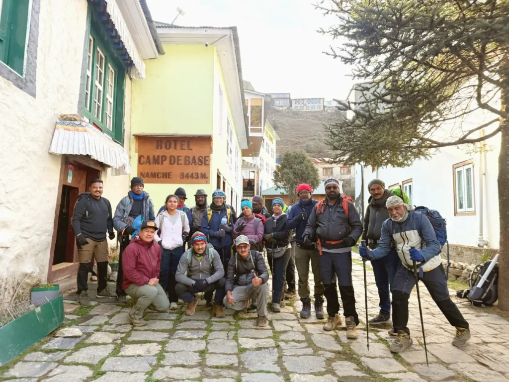 trekkers-outside-teahouse-during-EBC-trek