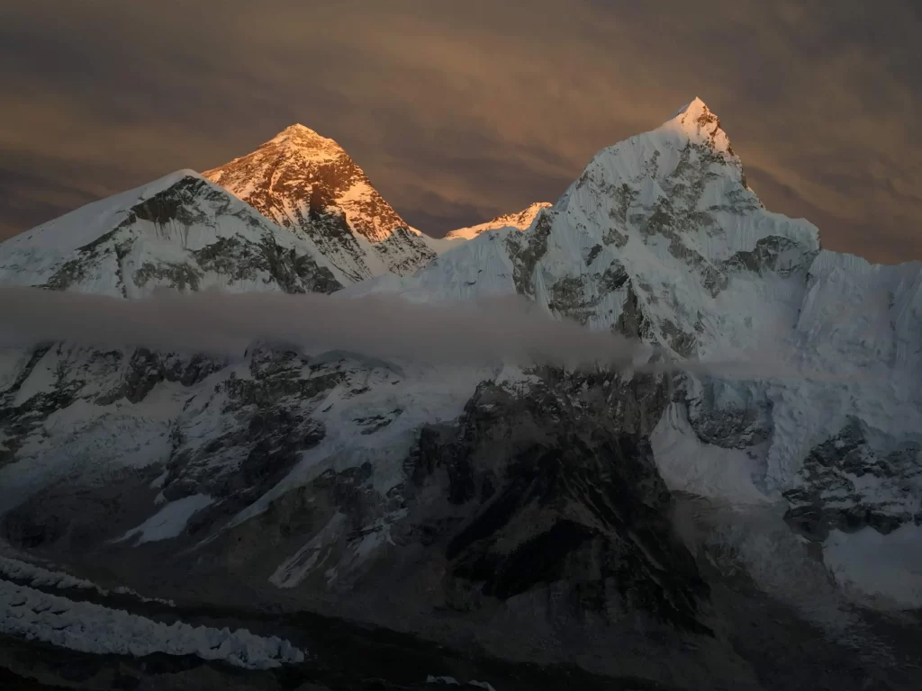 view-of-sunset-on-the-everest-from-kalapatthar-top