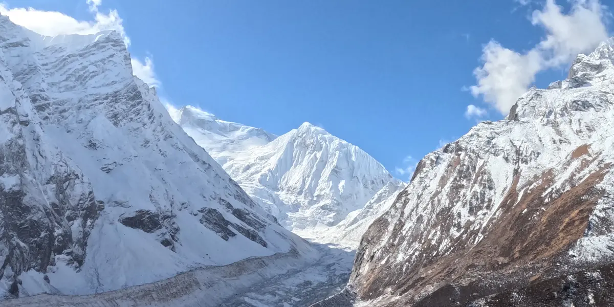 view-before-larkya-la-pass-cross