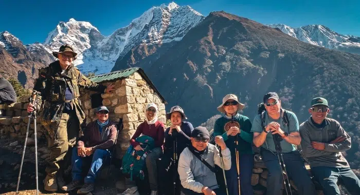 trekkers-in-ebc-trail
